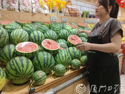 买西瓜吃瓜,买西瓜，尽享甜蜜时光  第1张